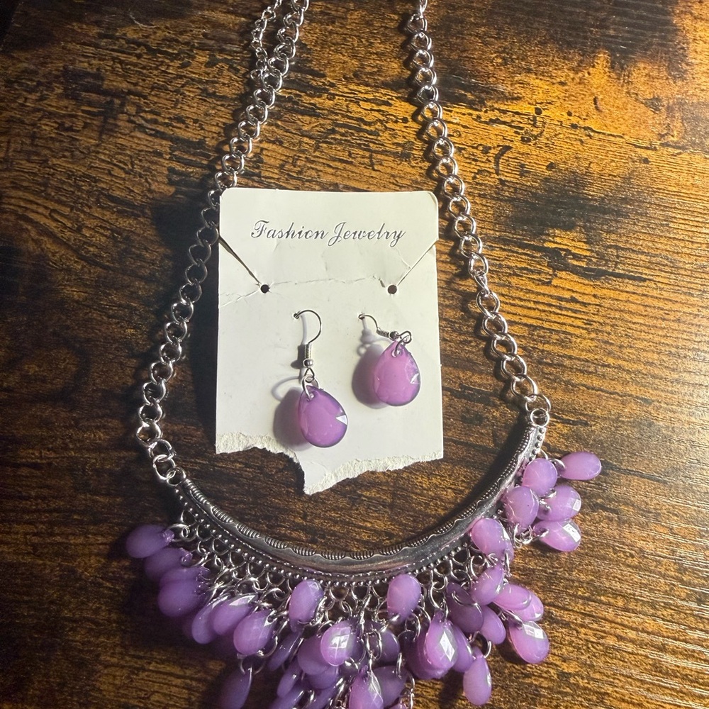 Fashion Jewelry Lavender Necklace and Earring Set
